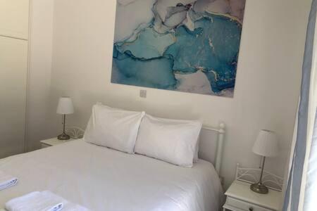 Kings Palace - Superb 2 Bed Ground Floor Apartment Paphos Esterno foto