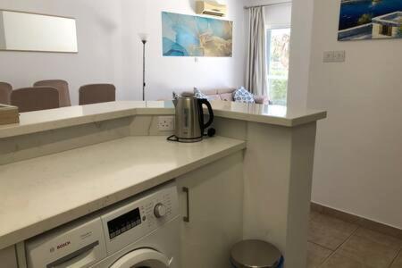 Kings Palace - Superb 2 Bed Ground Floor Apartment Paphos Esterno foto