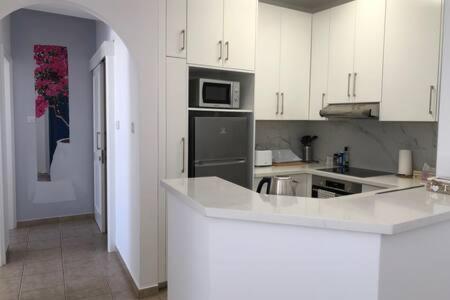 Kings Palace - Superb 2 Bed Ground Floor Apartment Paphos Esterno foto